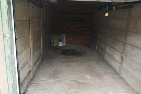 Garage to rent, Bycullah Road, Enfield EN2