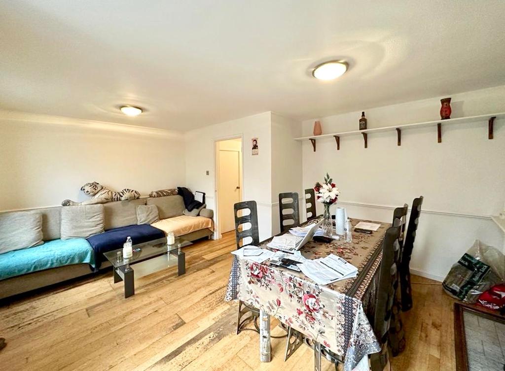Harris Lane, Shenley, WD7 3 bed terraced house £415,000