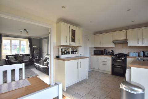 3 bedroom townhouse for sale - Bradford Road, Tingley, Wakefield, West Yorkshire