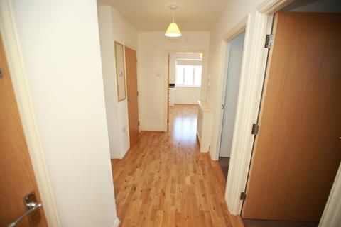 2 bedroom flat to rent - Varcoe Gardens, UB3