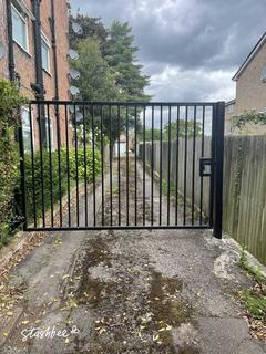 Garage to rent, Bycullah Road, Enfield EN2