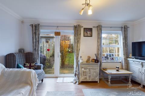 24 Bernardines Way, Buckingham, MK18 1BF