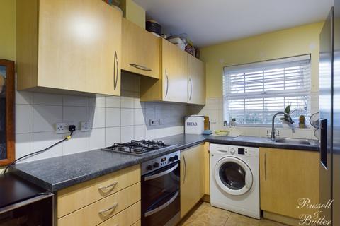 24 Bernardines Way, Buckingham, MK18 1BF