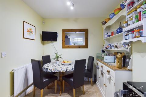 24 Bernardines Way, Buckingham, MK18 1BF