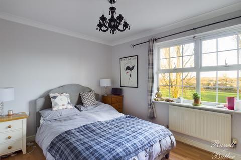 24 Bernardines Way, Buckingham, MK18 1BF