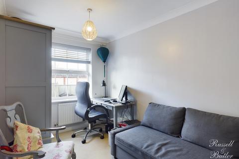 24 Bernardines Way, Buckingham, MK18 1BF