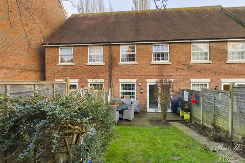24 Bernardines Way, Buckingham, MK18 1BF
