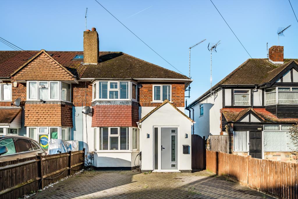 SunburyonThames, Surrey, TW16 3 bed end of terrace house for sale £