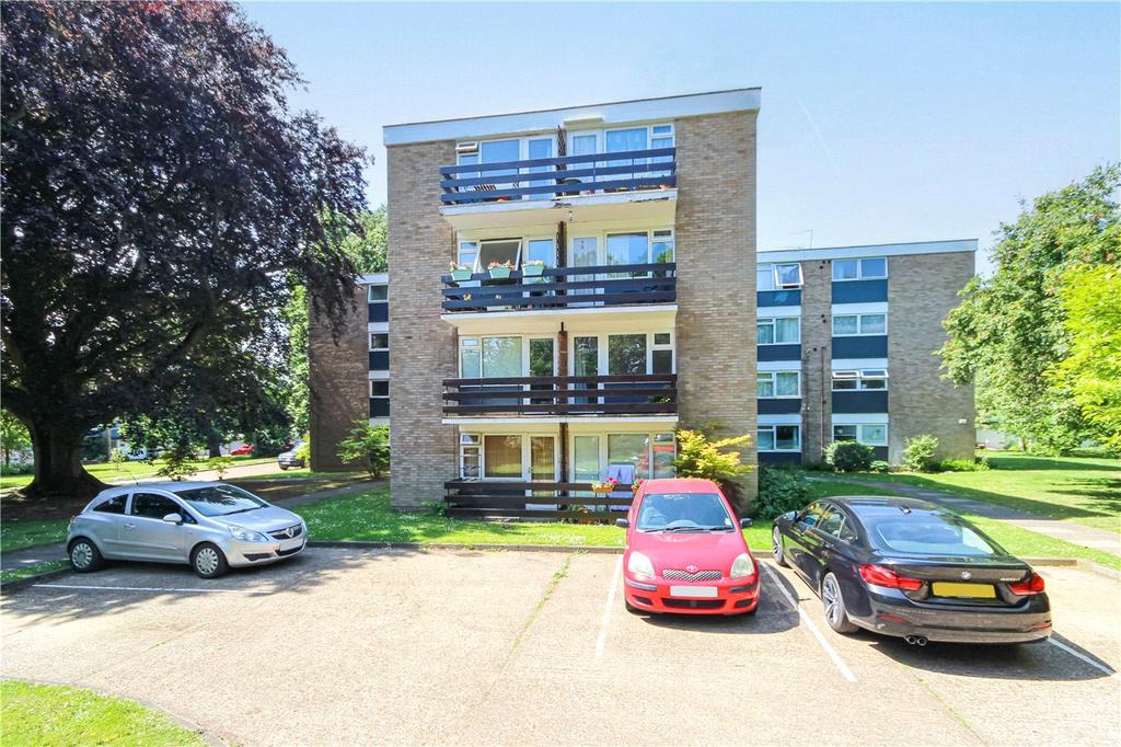 Abbots Park, St. Albans 3 bed house £1,800 pcm (£415 pw)