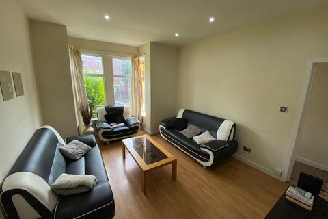 2 bedroom flat to rent, Chapel Lane, Leeds