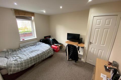 2 bedroom flat to rent, Chapel Lane, Leeds