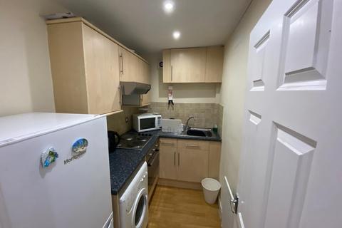 2 bedroom flat to rent, Chapel Lane, Leeds