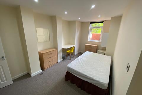 2 bedroom flat to rent, Chapel Lane, Leeds