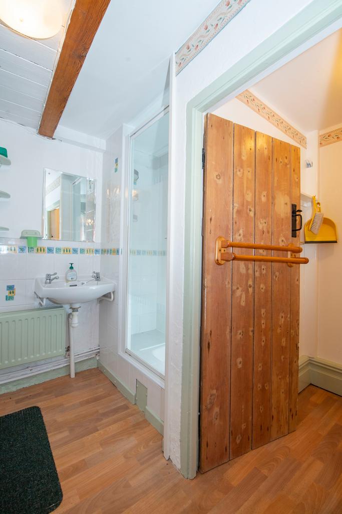 A page   110123 Ash Tree Cottage Penmaen 57.jpg