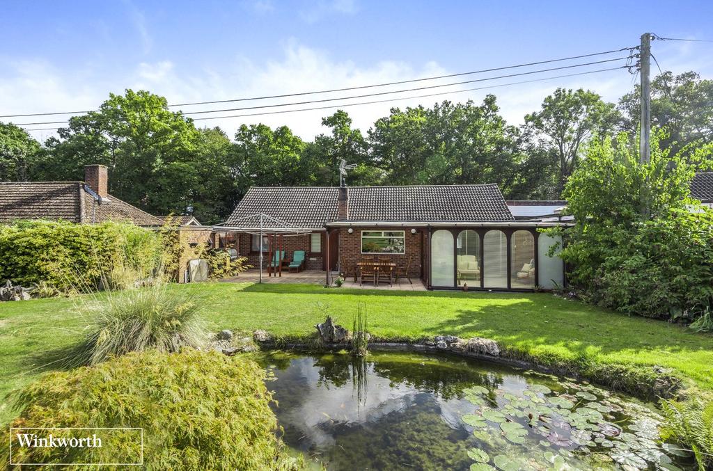 Wolverton Common, Tadley, Hampshire, RG26 3 bed bungalow for sale £
