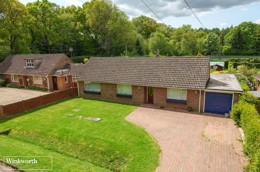 Wolverton Common, Tadley, Hampshire, RG26 3 bed bungalow for sale £