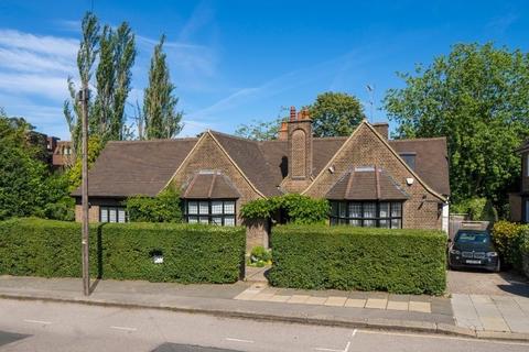 4 bedroom detached house for sale - Wellgarth Road, London NW11