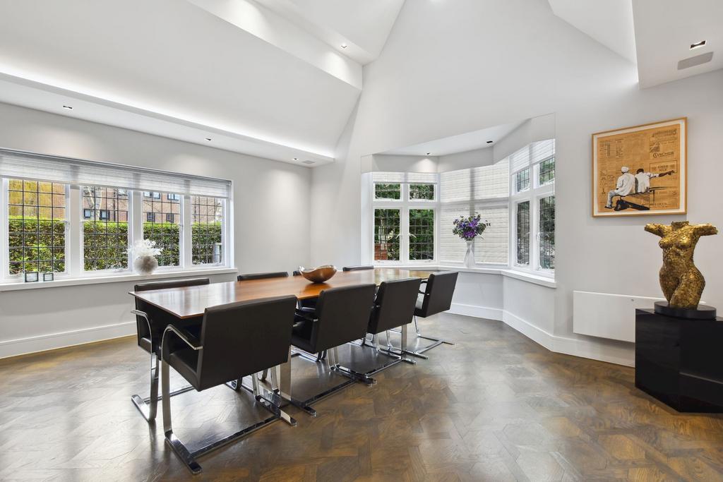 Wellgarth Road, London NW11 4 bed detached house for sale £3,150,000
