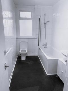 2 bedroom flat to rent, Monteagle Avenue, IG11