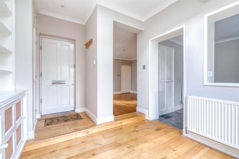 6 Farm Close, Ascot, SL5 7AR