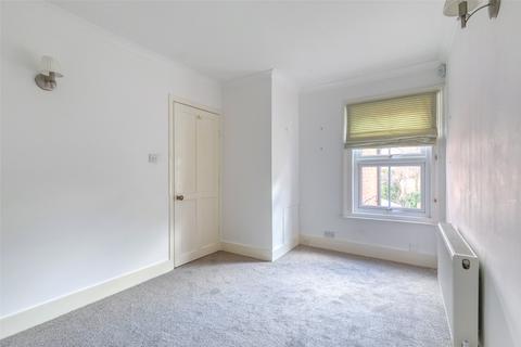 6 Farm Close, Ascot, SL5 7AR