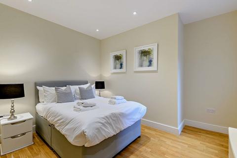 2 bedroom flat to rent, Hamlet Gardens, Hammersmith