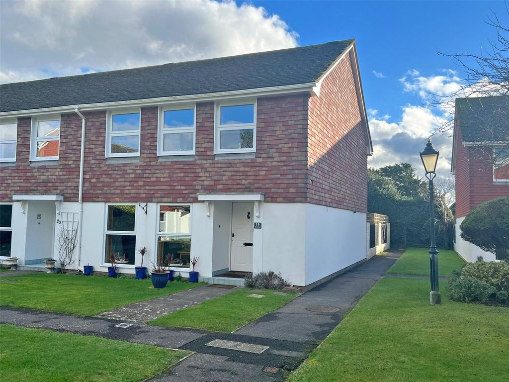 Deans Court, Milford On Sea, Lymington, Hampshire, SO41 3 bed end of