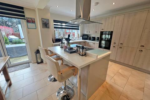 3 bedroom end of terrace house for sale - Deans Court, Milford On Sea, Lymington, Hampshire, SO41