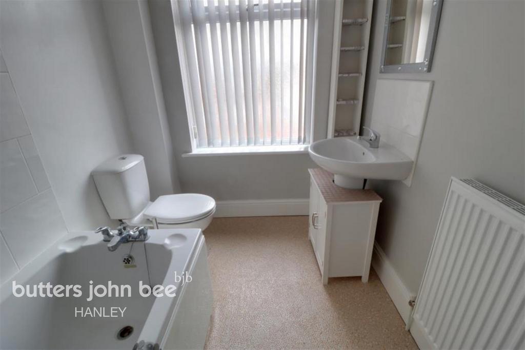 The Avenue, Blythe Bridge 2 bed flat to rent £625 pcm (£144 pw)