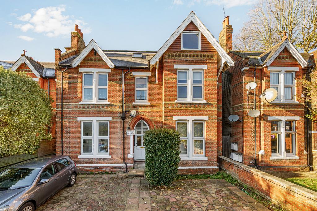 Perryn Road, Acton, W3 2 bed flat £525,000