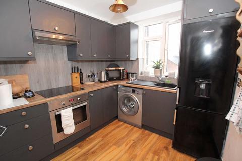 1 bedroom flat for sale, Howard Square, Eastbourne, BN21 4BH