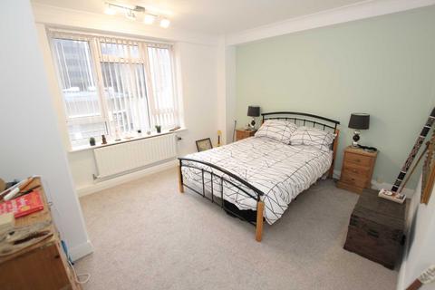 1 bedroom flat for sale, Howard Square, Eastbourne, BN21 4BH