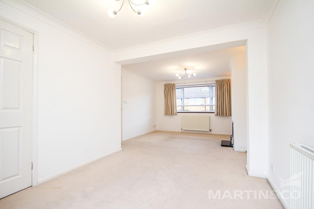Gloucester Avenue, Chelmsford 3 bed terraced house £1,450 pcm (£335 pw)