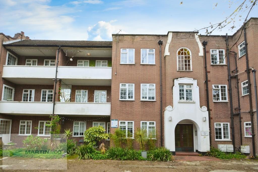 Hersham Road 3 bed apartment - £1,800 pcm (£415 pw)
