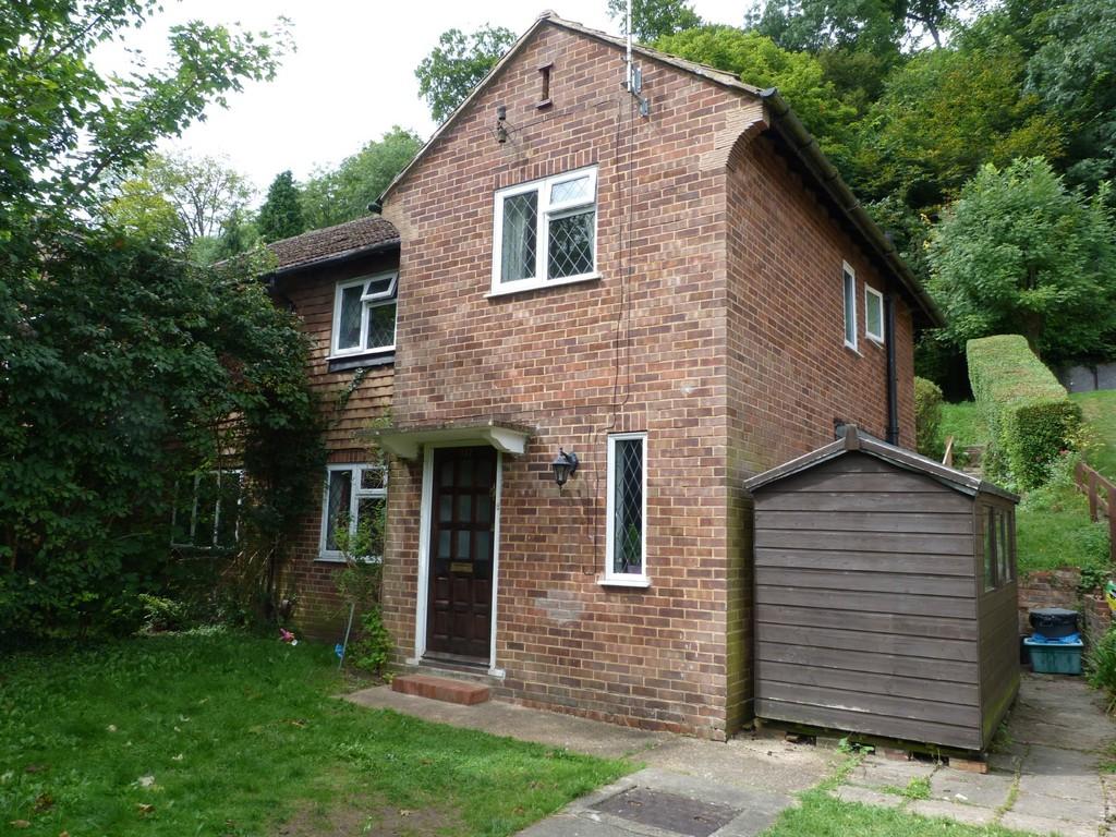 Caterham Valley 3 bed semidetached house to rent £1,850 pcm (£427 pw)