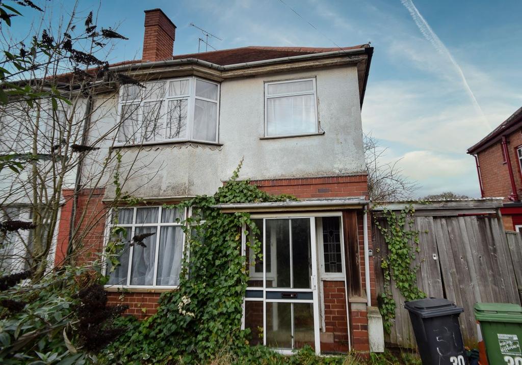 30 Abbey Road, Redditch... 3 bed semidetached house £125,000