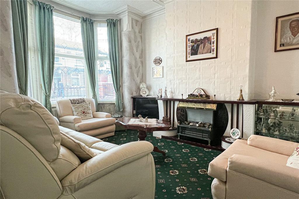 Droylsden Road, Newton Heath, Manchester, M40 3 bed terraced house for