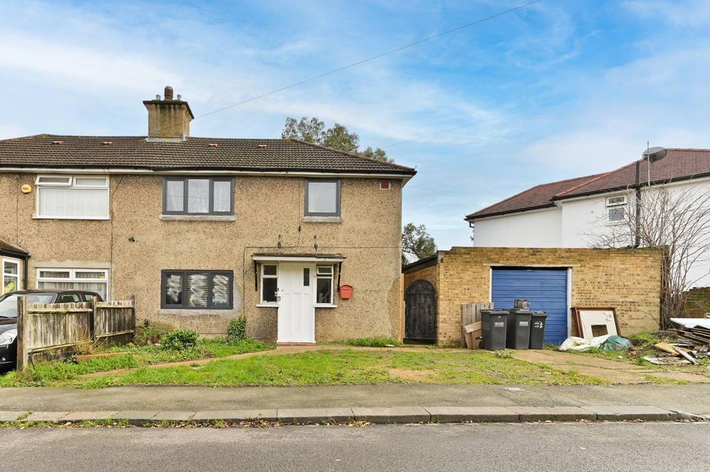 Woodside Way, Croydon, CR0 4 bed terraced house £2,400 pcm (£554 pw)