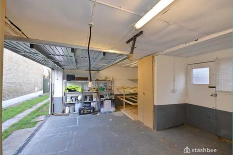 Garage to rent, Tyrrell Road, London SE22