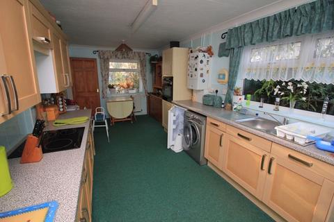 3 bedroom detached bungalow for sale - 2 Kensington Close, Amlwch