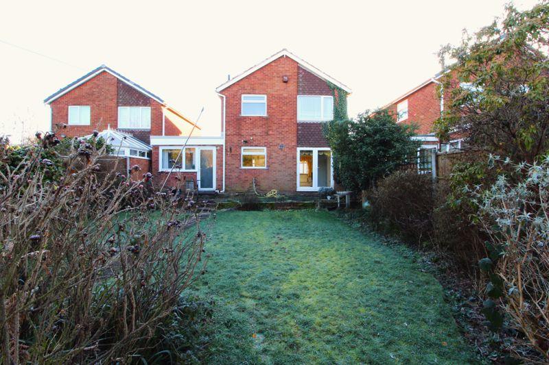 Kings Road, Rushall, WS4 1HU 3 bed link detached house £260,000