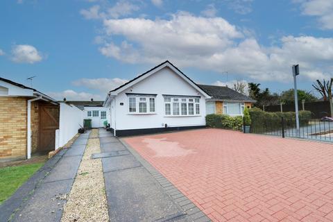 2 bedroom semi-detached bungalow for sale - Redgate Close, Wickford
