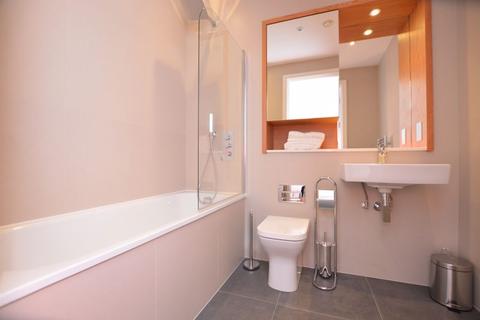 1 bedroom apartment to rent - Bath Road, Slough