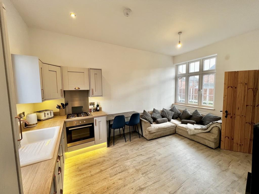 Walnut Court, Radcliffeontrent 2 bed cottage to rent £850 pcm (£196 pw)