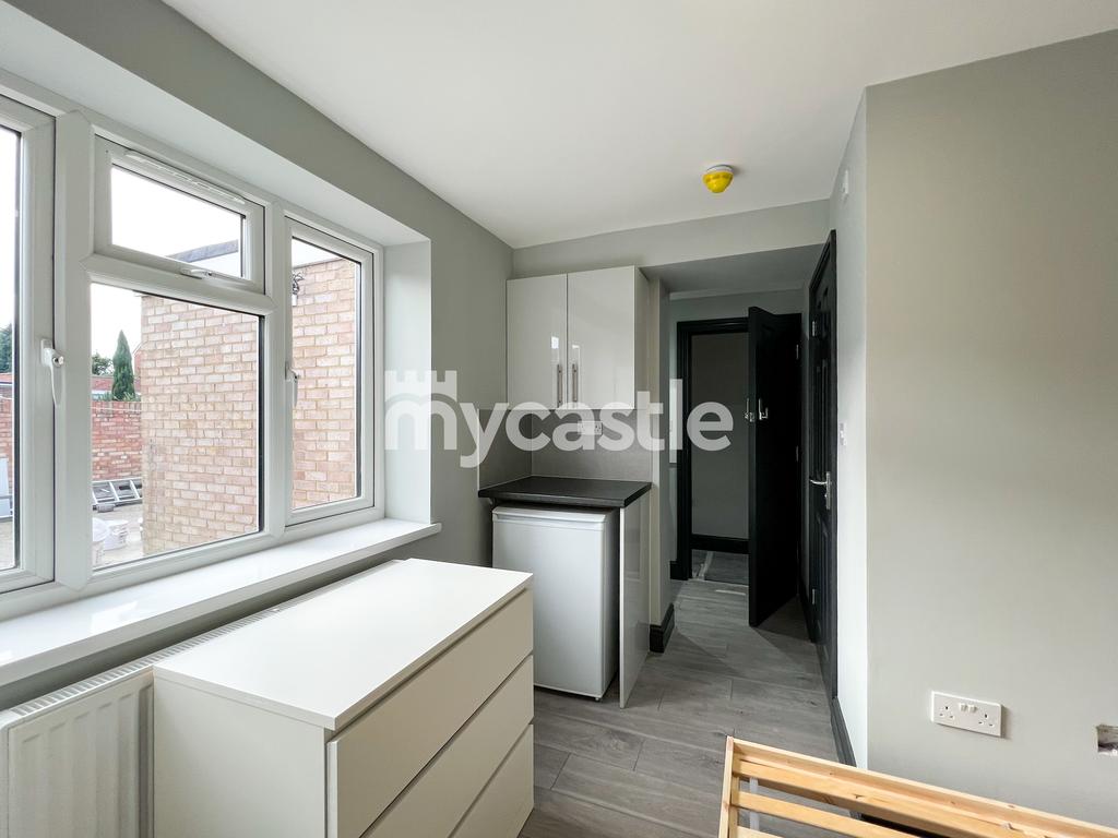 Keel Drive, Slough SL1 1 bed in a house share £750 pcm (£173 pw)