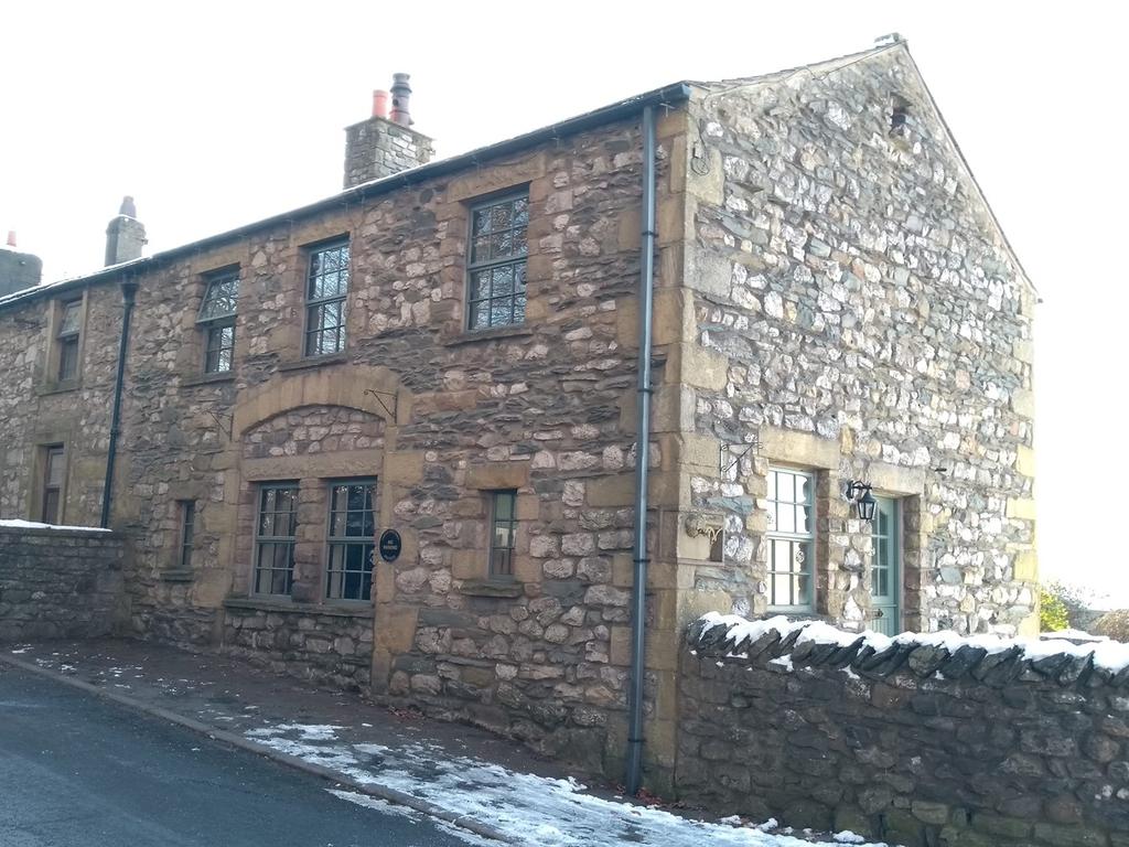 Ingleton, Carnforth, LA6 2 bed barn conversion for sale £350,000