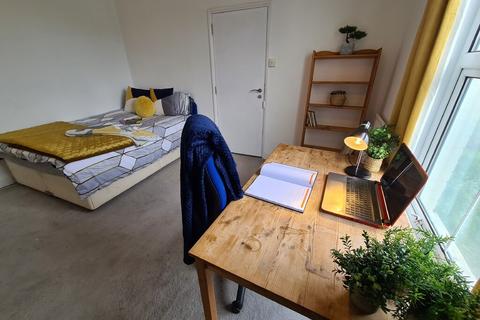 6 bedroom terraced house to rent, Dereham Road