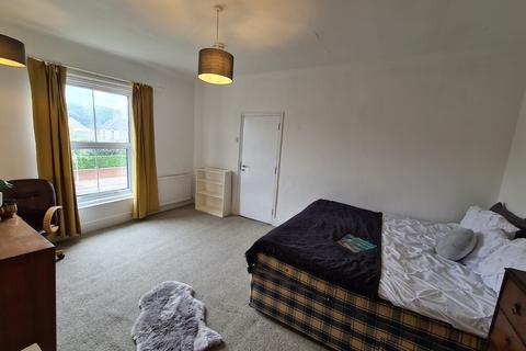 6 bedroom terraced house to rent, Dereham Road