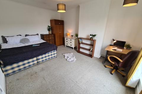 6 bedroom terraced house to rent, Dereham Road
