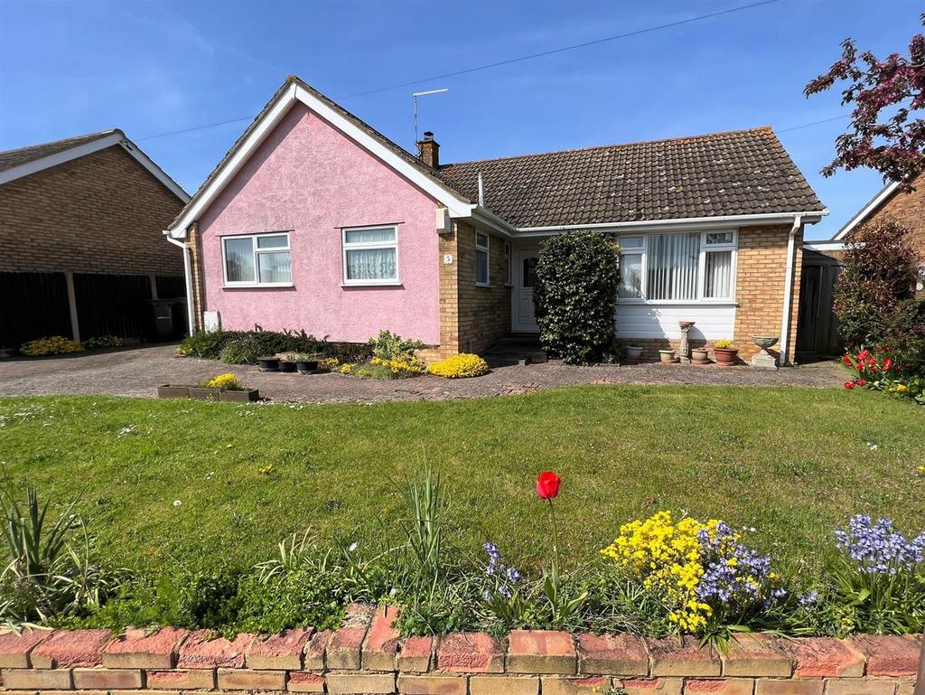 Staplehurst, Kent 2 bed detached bungalow £425,000